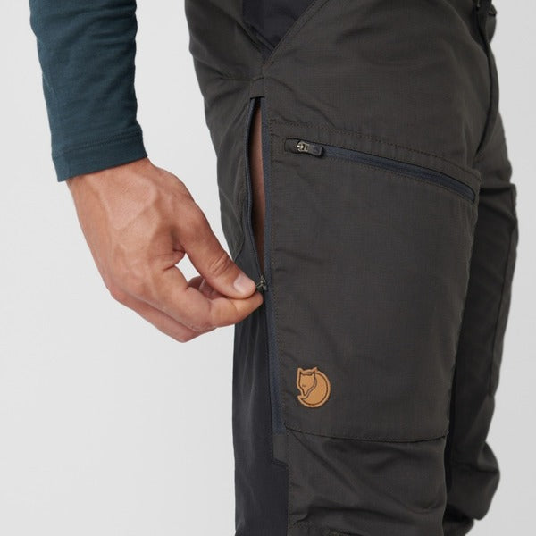 【小狐狸 Fjallraven】Abisko Lite Trekking Trousers 拼接彈性長褲 男 淺橄欖 82890R 622