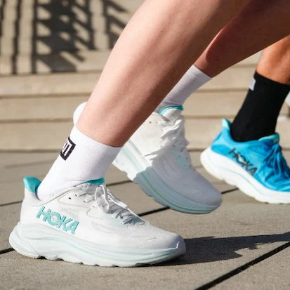 HOKA 女 Clifton 10 D版寬楦 路跑鞋 白/天空藍 1162050WTCL
